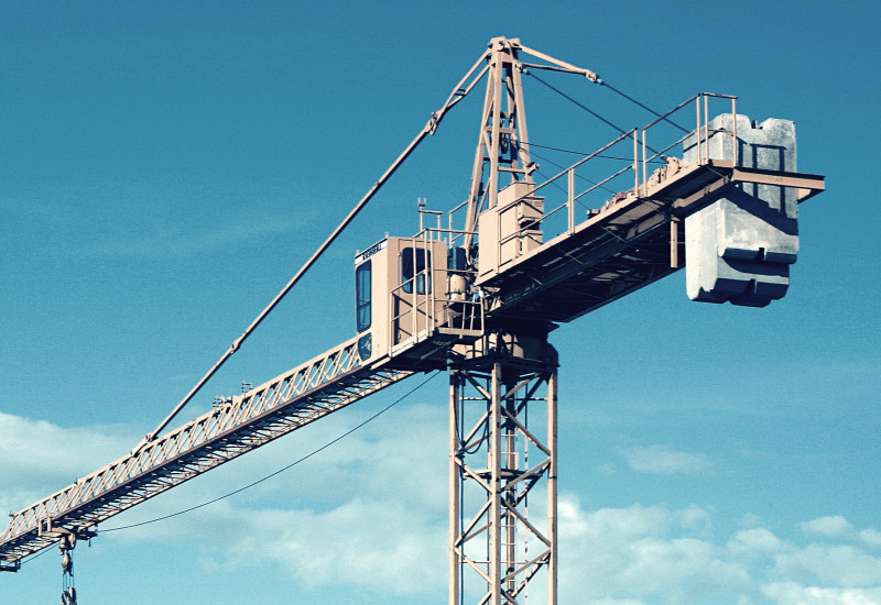 Building crane in front of a blue sky