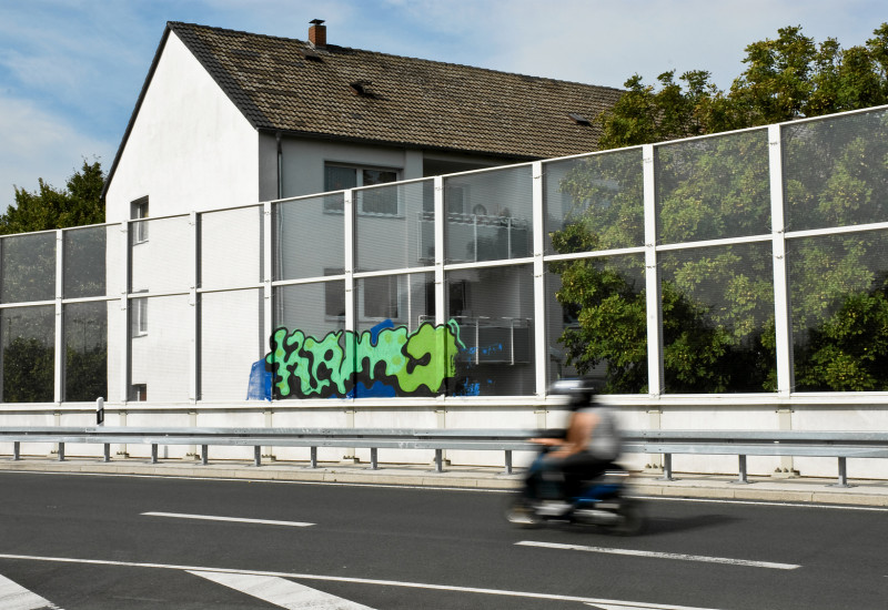 Wohnhaus direkt an der Autobahn