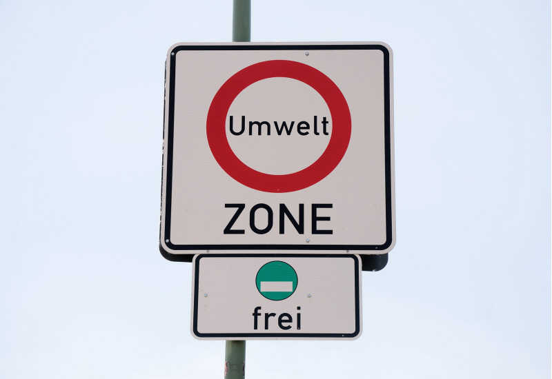 Straßenschild "Umweltzone", grüne Plakette frei