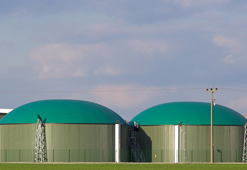 Biogasanlge mit grüner Folie