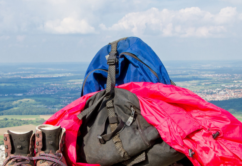 Wanderschuhe, Rucksack, Regencape