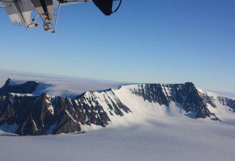 View from aircraft to Königin-Maud-Land in Alaska. 