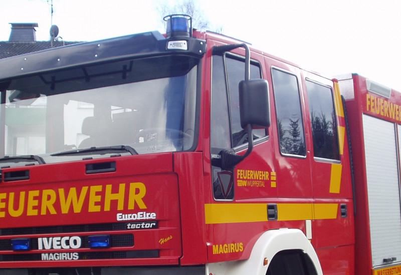 Seitenaufnahme eines Feuerwehrautos aus Wuppertal