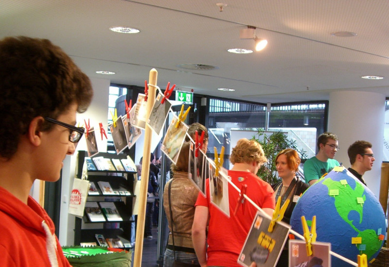 Publikum in der Ausstellung zur Anpassung an den Klimawandel.