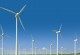 Windpark auf einem blühenden Rapsfeld