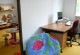 Eltern-Kind-Zimmer in Berlin: Zwei Räume zum Arbeiten und Spielen mit Schreibtisch, Kindermöbeln und Spielzeug