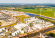 Industrieanlage am Fluss
