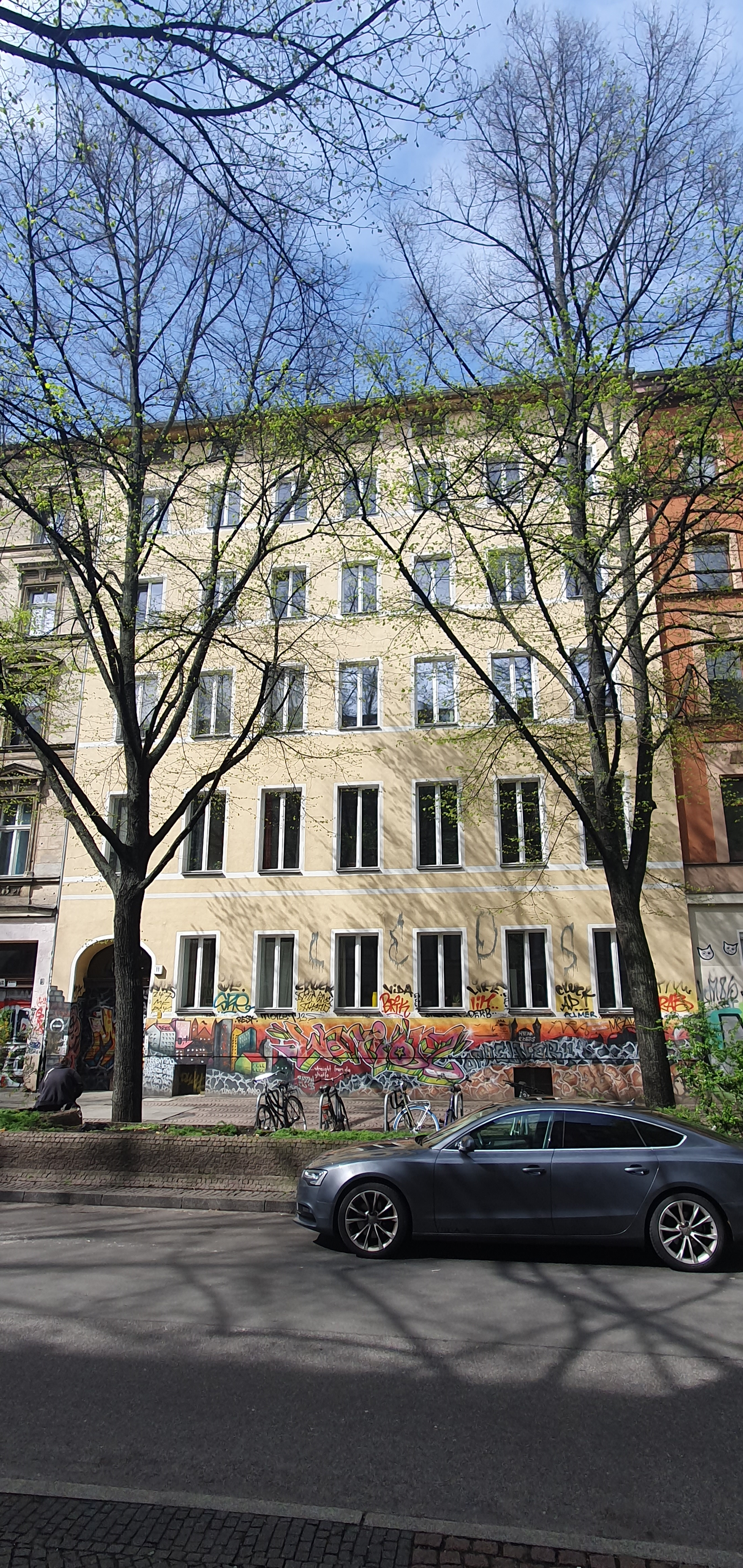 Straßenansicht des Gebäudes