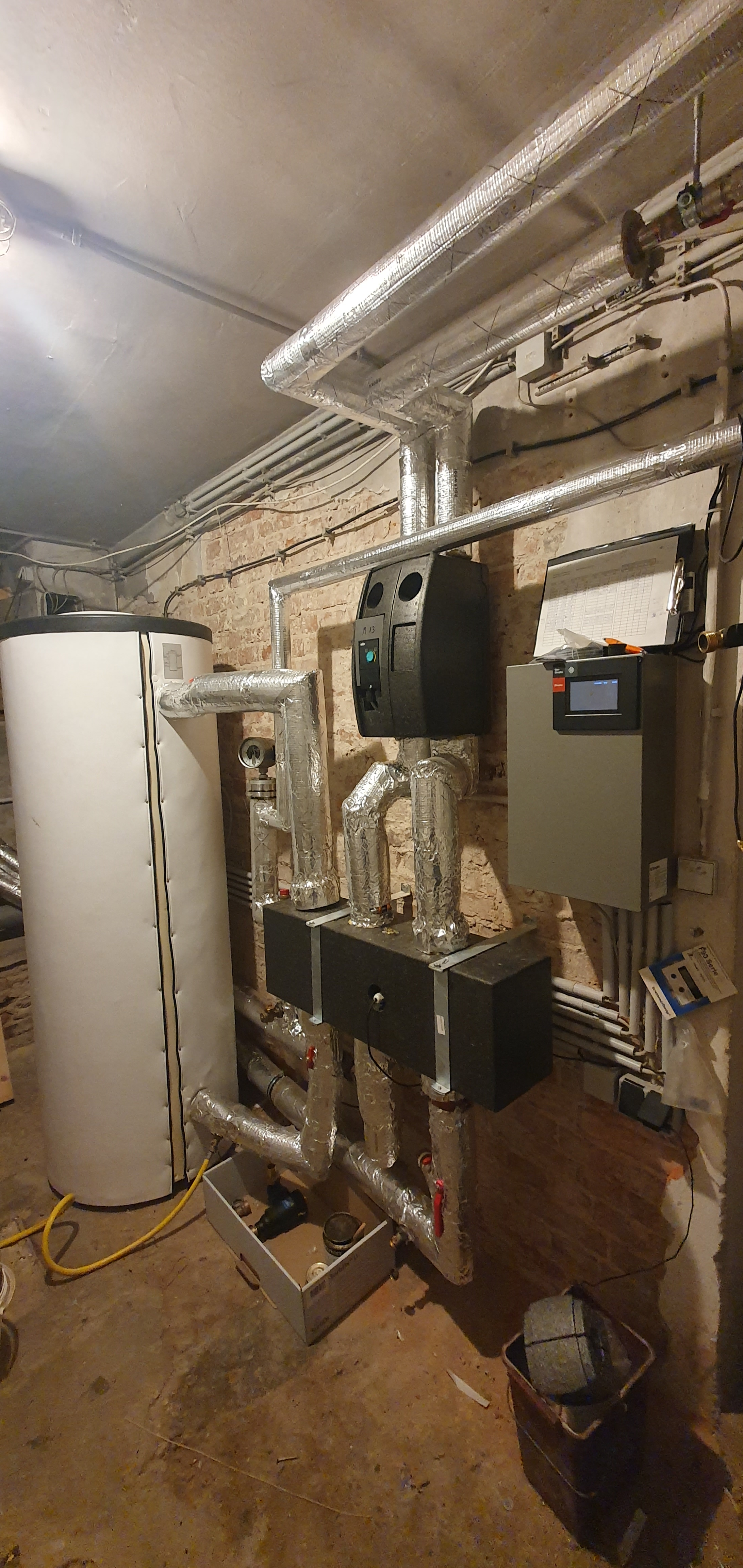 Heizungskeller mit Wärmepumpe