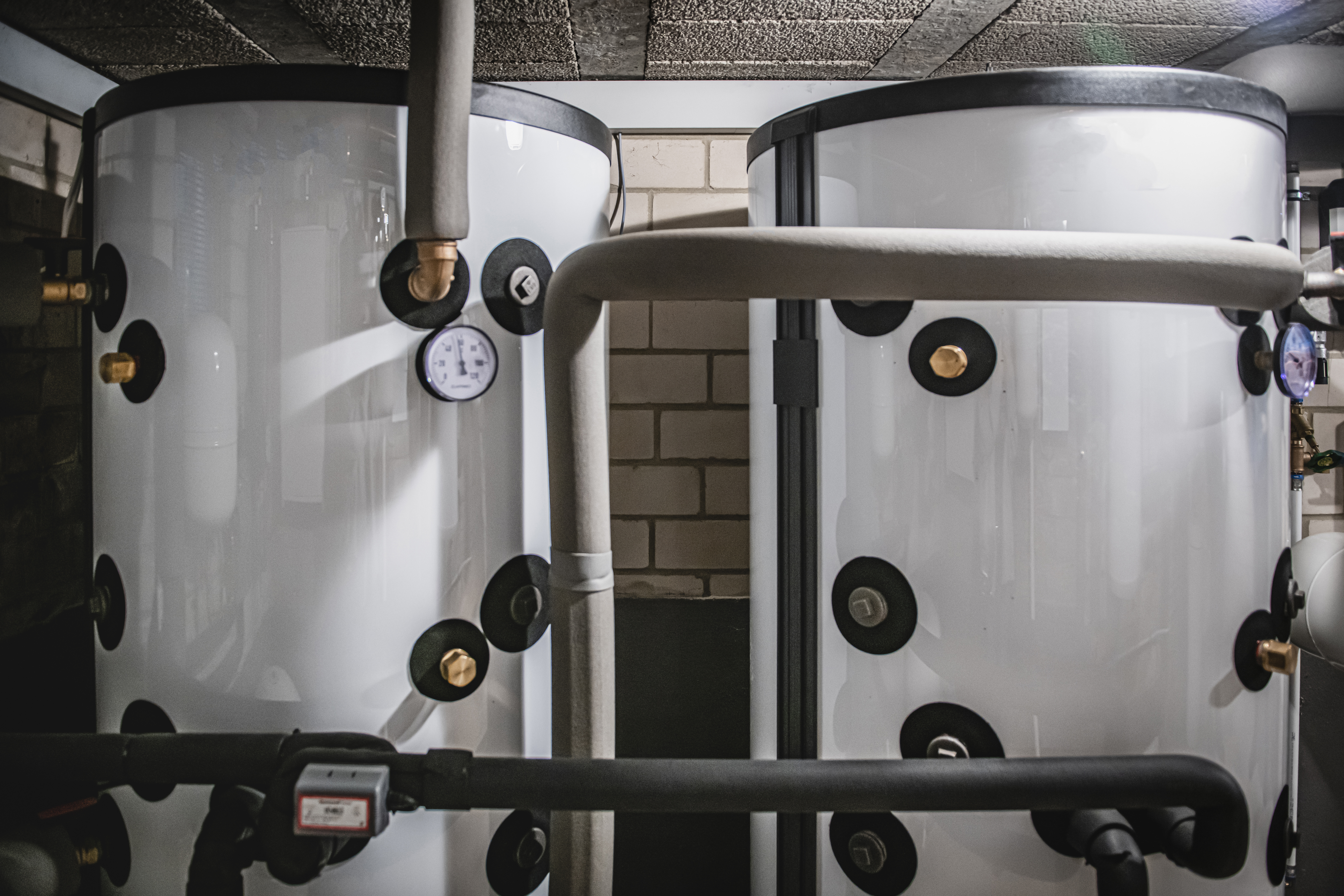 Pufferspeicher im Heizungskeller