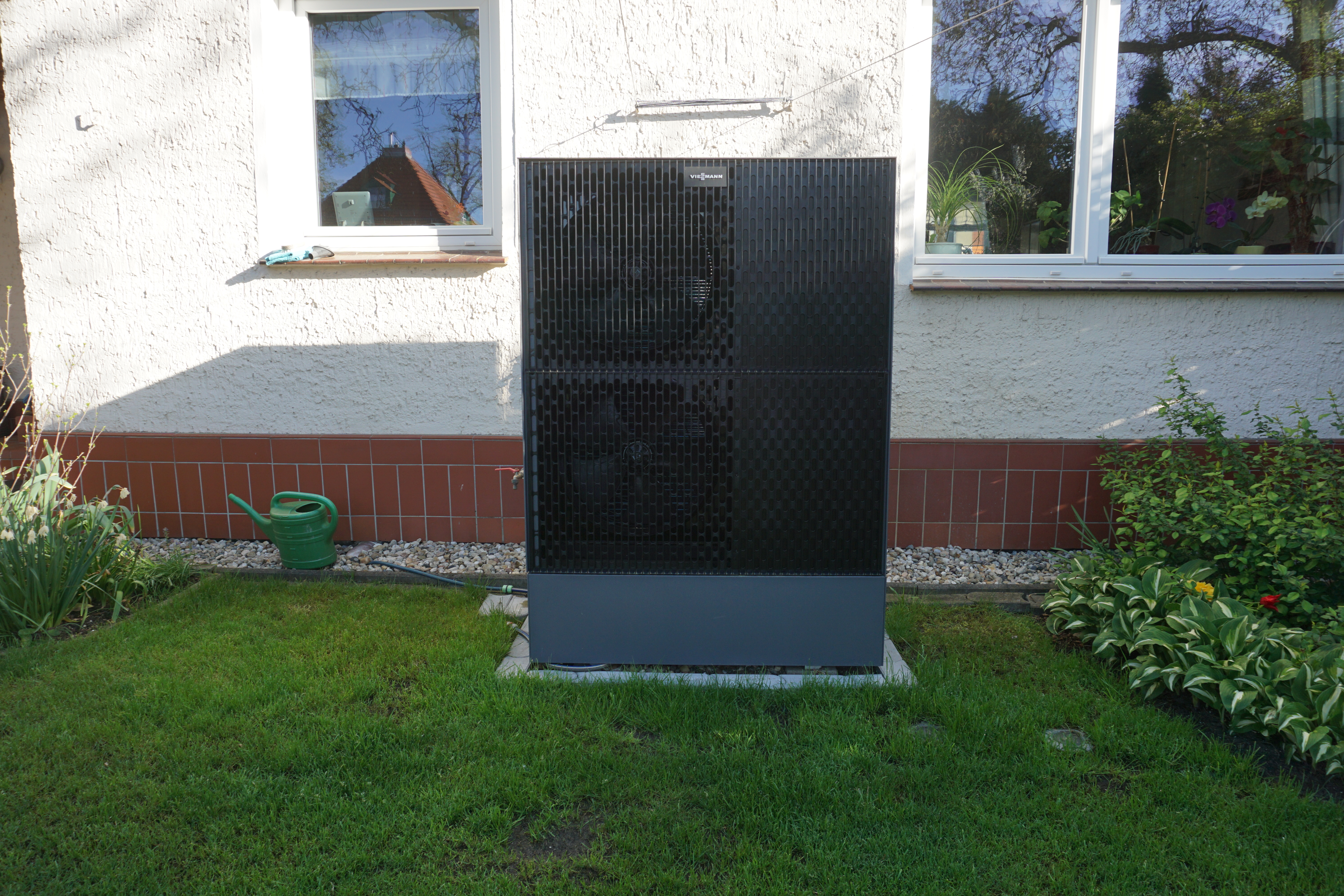 Außeneinheit der Luft-Wasser-Wärmepumpe