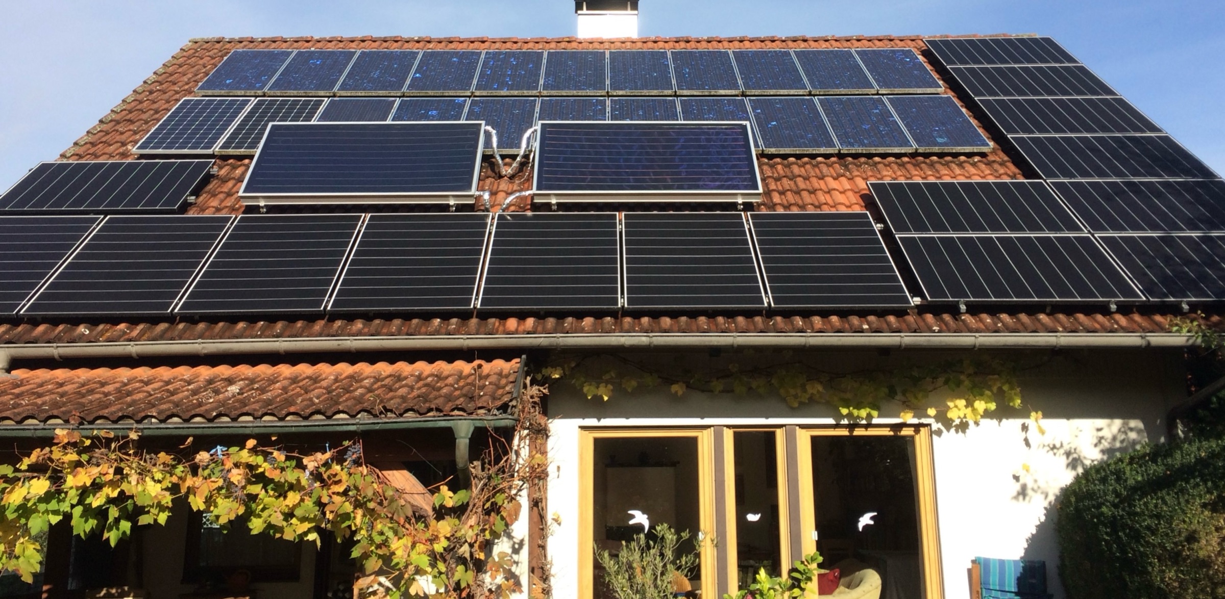 Solarthermie- und PV-Anlagen auf dem Süddach