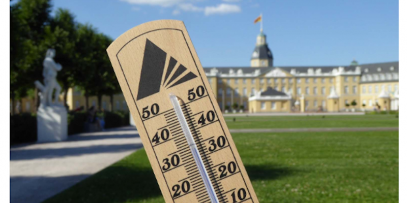 Abbildung eines Thermometers, das über 30° anzeigt.