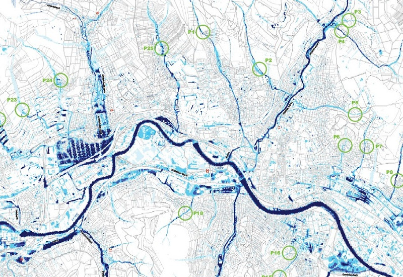Kartendarstellung der Stadt Jena, in der Fließwege blau hervorgehoben sind. Mit Kreisen sind die Planungsschwerpunkte markiert.