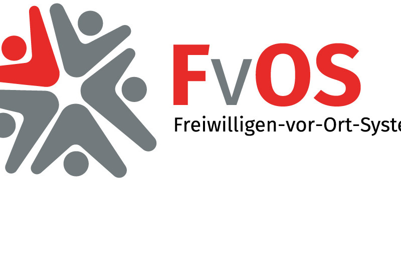 LOGO: Freiwilligen-vor-Ort-System in den Farben Rot und Grau in Buchstaben und Menschen im Kreis schematisch dargestellt.