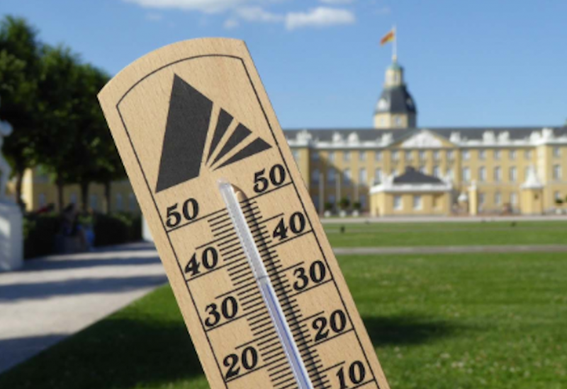 Abbildung eines Thermometers, das über 30° anzeigt.
