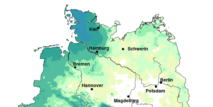 Die Deutschlandkarte zeigt eine ungleiche Verteilung der Niederschläge: Während im Großteil der ostdeutschen Bundesländer weniger Regen fällt, regnet es vor allem im Alpenvorland und in Südwestdeutschland deutlich mehr. Die Spanne reicht dabei von 310 mm bis 2433 mm jährlichen Niederschlags.