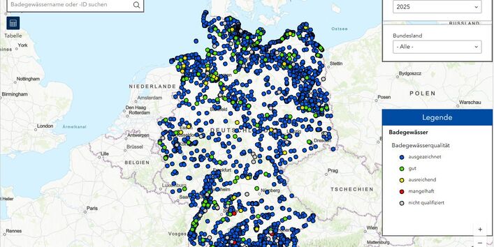 Abbildung einer Deutschlandkarte mit farblicher Markierung der Gewässerqualität.