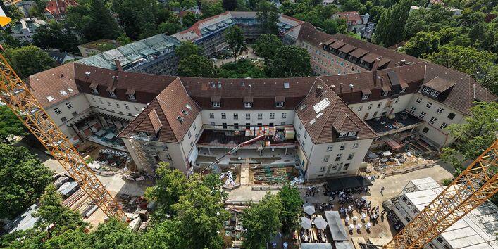 Gebäudekomplex von oben