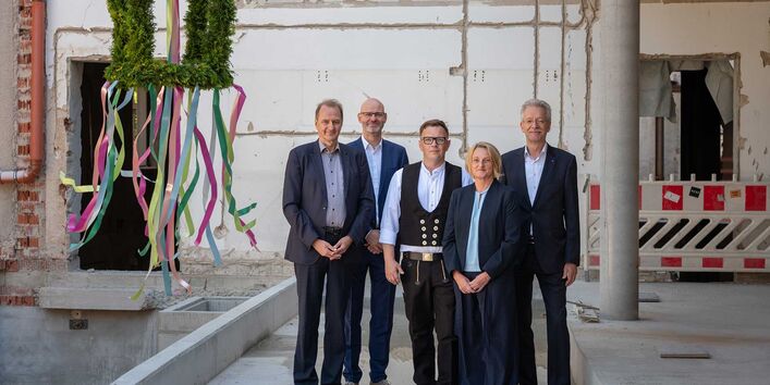 Gruppenfoto und Richtkranz