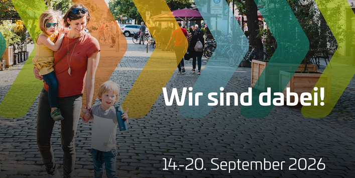 eine Mutter mit zwei Kleinkindern in einer Fußgängerzone im Sommer und Text: Woche der Klimaanpassung. Wir sind dabei! 14.-20.September 2026. Im Auftrag des: Bundesministerium für Umwelt, Klimaschutz, Naturschutz und nukleare Sicherheit