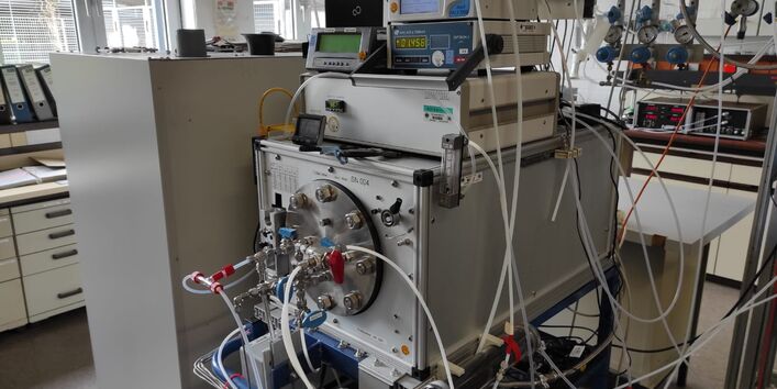 Druckkammer zur Herstellung spezifischer Konzentrationen anorganischer Prüfgase