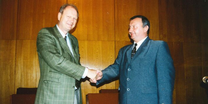 Bild zweier Vertreter der DBu und der Kaliningrader Gebietsregierung