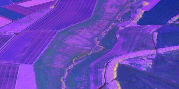 Luftbild der renaturierten Wern bei Geldersheim im Bauabschnitt V in landwirtschaftlicher Umgebung.