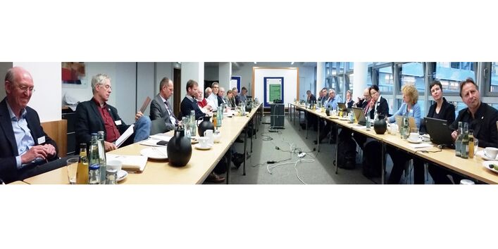 ExpertInnen in Diskussion bei INSPIRATION Workshop Berlin 2