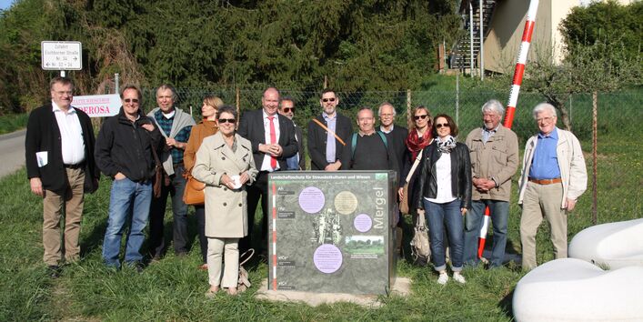 Einweihung am 22.04.2015 waren neben unserer damaligen Bürgermeisterin Frau Renate Wolf, politische Vertreter, Projektbeteiligte und interessierte Bürgerinnen und Bürger eingeladen.