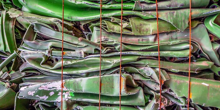 Tagebau mit großen Maschinen