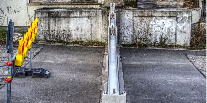 Mobile flood protection wall