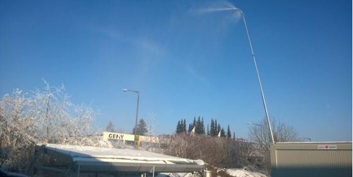 Lanzen, die ein flaches Feld der Brauerei beschneien.