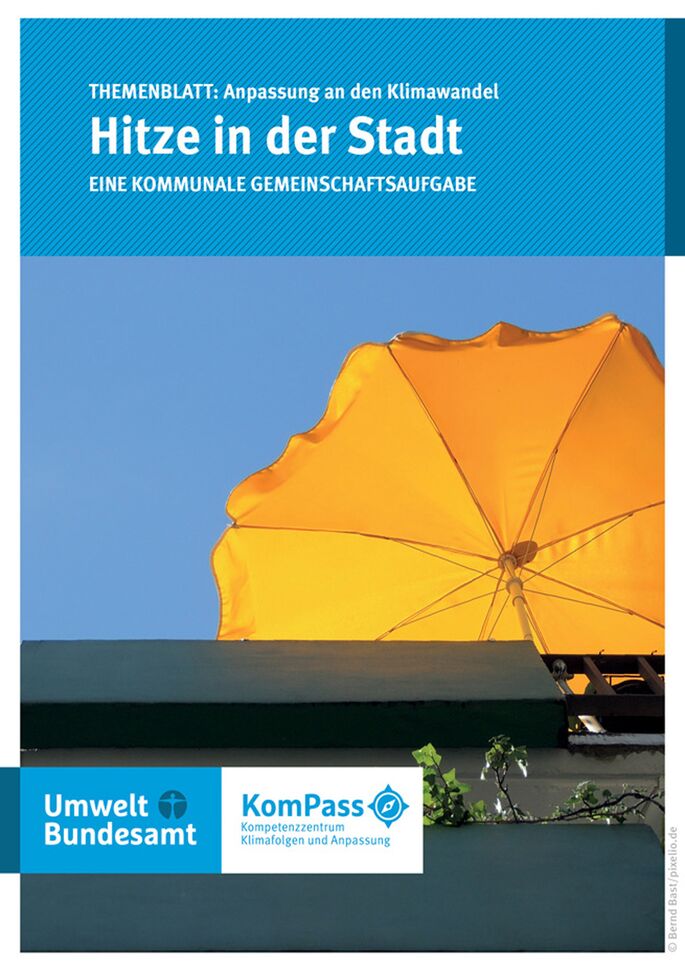 Cover von "Anpassung an den Klimawandel: Hitze in der Stadt" mit einem Foto eines gelben Sonnenschirms, der auf einem Balkon steht