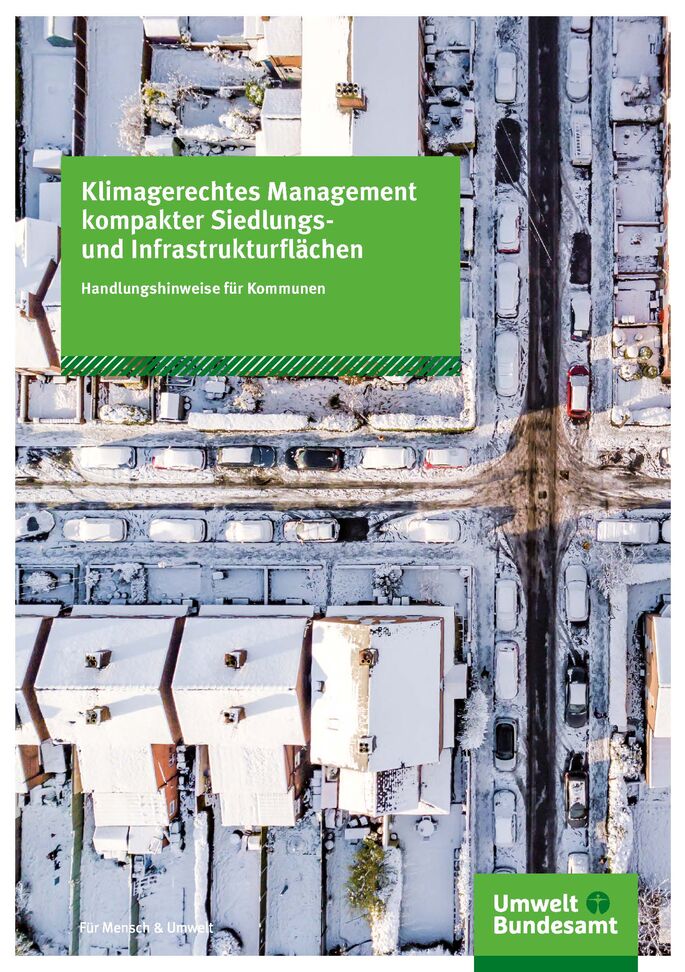 Wohnsiedlung im Winter von oben