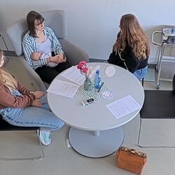 Das Bild zeigt ein Beratungsgespräch aus dem Projekt.