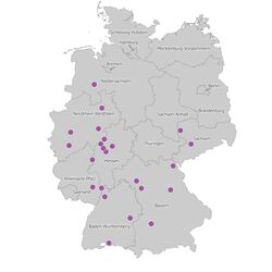 Die Karte zeigt die räumliche Verteilung der PRTR-berichtspflichtigen Eisenmetallgießereien im Jahr 2024. Die meisten dieser Betriebe liegen in dem Bundesland Hessen.