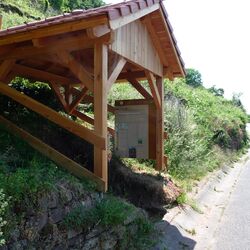 Die überdachte Bodenstation an der Station Klingenberg