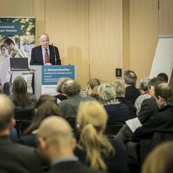 Dr. Hermann Onko Aikens am Rednerpult