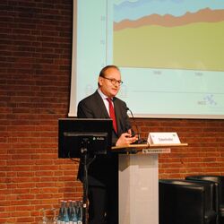 Herr Prof. Dr. Ottmar Edenhofer am Rednerpult