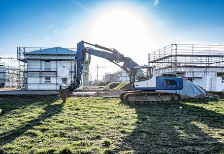 Bagger bei Erdarbeiten