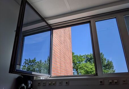 ein geöffnetes Fenster