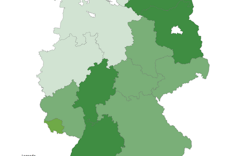 Darstellung der Anteile der landwirtschaftlich genutzten Fläche im ökologischen Landbau an der landwirtschaftlich genutzten Fläche insgesamt im Jahr 2001. In Brandenburg, Mecklenburg-Vorpommern, Baden-Württemberg und Hessen liegt der Anteil zwischen 6 und 8 Prozent, im Saarland zwischen 4 und 6 Prozent. In den anderen Ländern liegt der Anteil zwischen 0 und 4 Prozent. Für Hamburg und Berlin liegen keine Daten vor.