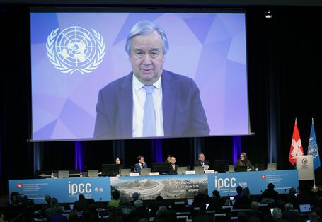 Blick auf das Podium während der Eröffnung der 58. IPCC-Plenarsitzung