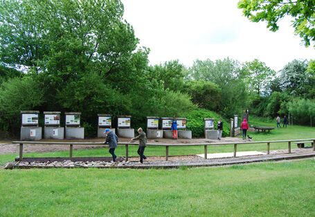 Barfußpfad auf dem Gelände