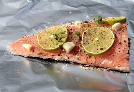 Titelbild UMID 01/2015: Fisch auf Aluminiumfolie