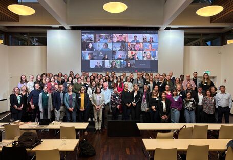 Gruppenfoto des jährlichen hybriden Treffens der PartnerInnen in Berlin am 08.-09. Oktober 2024