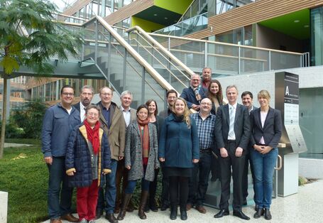 Gruppenbild der kommunalen Vertreter im Atrium des Umweltbundesamtes