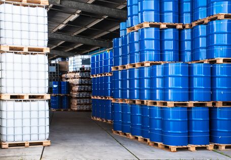 Flüssigkeitstanks und Chemikalien