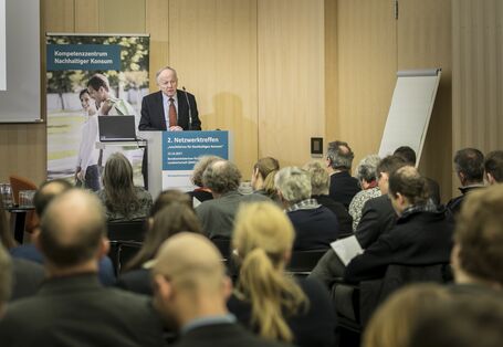 Dr. Hermann Onko Aikens am Rednerpult